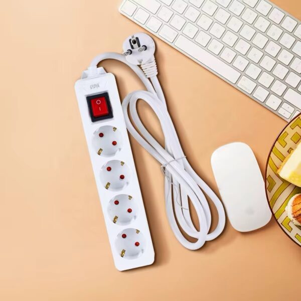 🔌 Продолжен Кабел со 4 Приклучоци – 3 Метри Должина